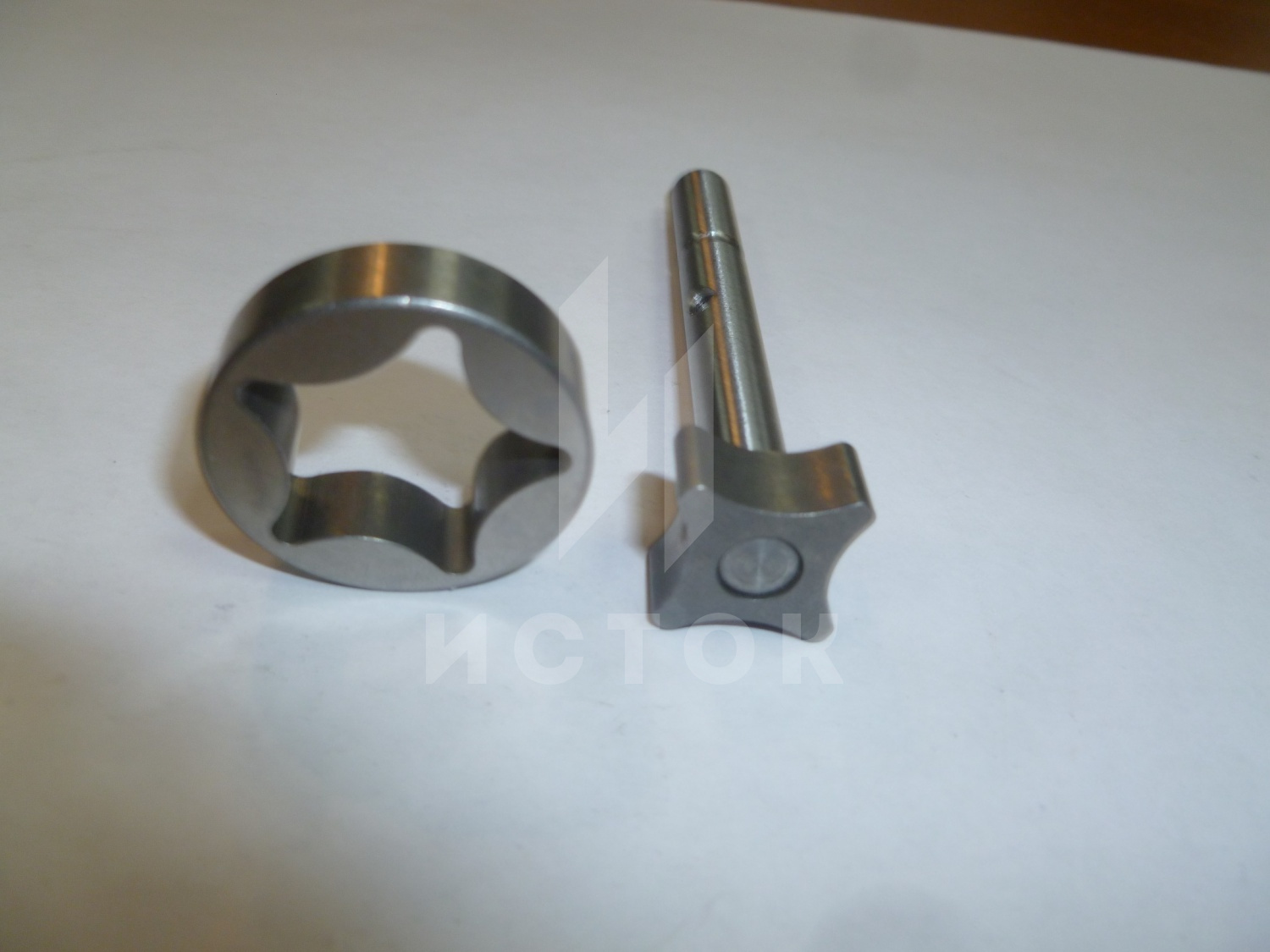 Насос масляный KM186